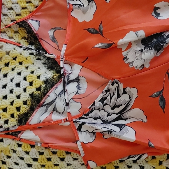 Lingerie - Picture 3 of 3